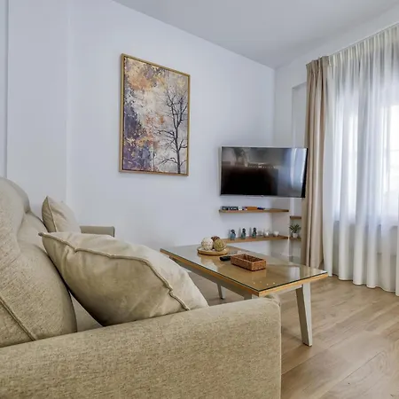 Alminar Apartamentos, Parking Incluido Junto Al Centro Апартаменты *